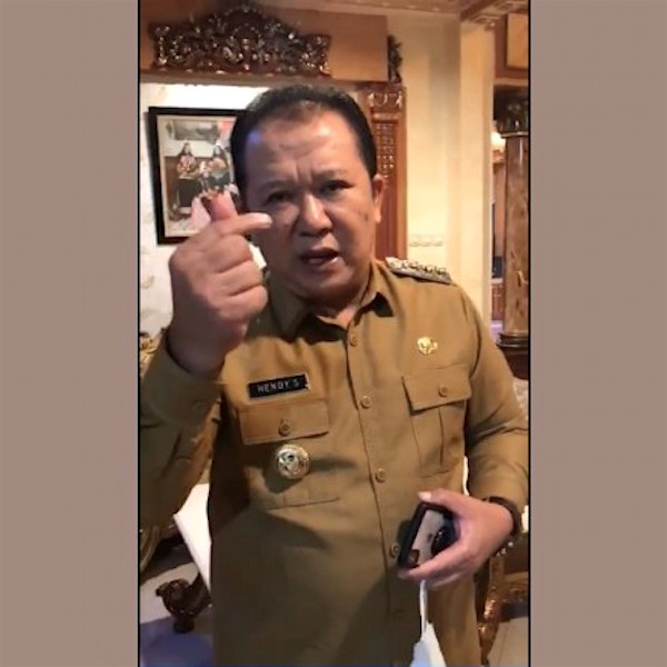 Hari Pertama Bupati Hendy Siswanto Ngantor Diiringi Doa Keluarga dan Cium dari Cucunda
